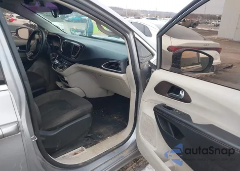 2019 Chrysler Pacifica Touring z USA, uszkodzony, nr VIN 2C4RC1DG1KR626547